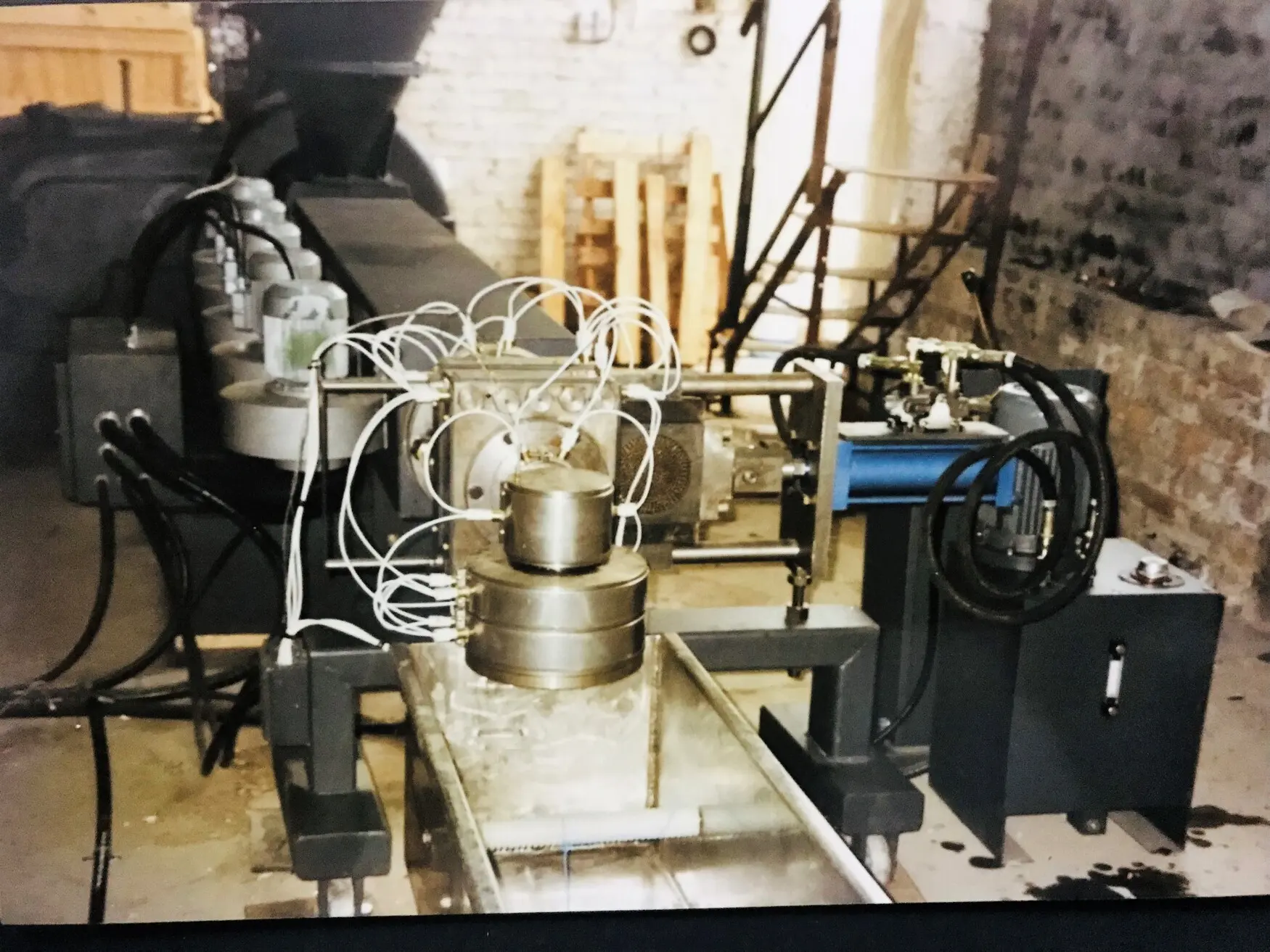 extrusora de plastico con cabezal y cambia filtro hidraulico
